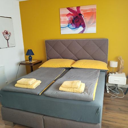 Waldeslust Warmbad Mit Balkon Und Privatem Parkplatz Apartamento Villach Exterior foto